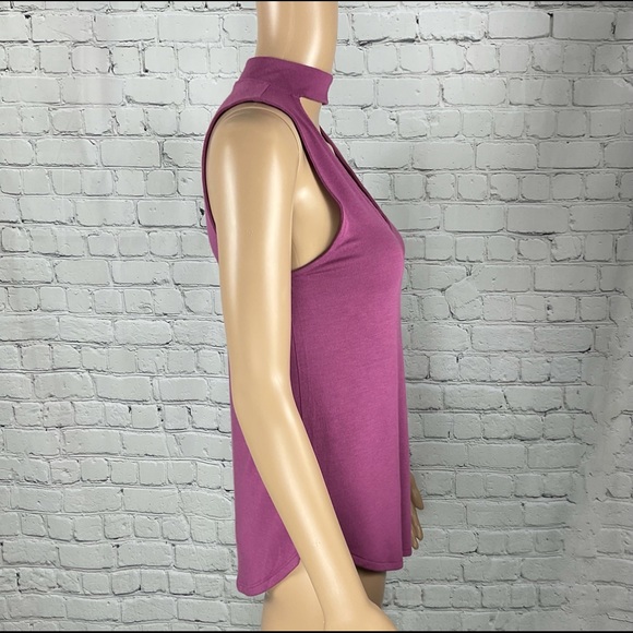 Express Sleeveless Chocker Neck top - Picture 2 of 5